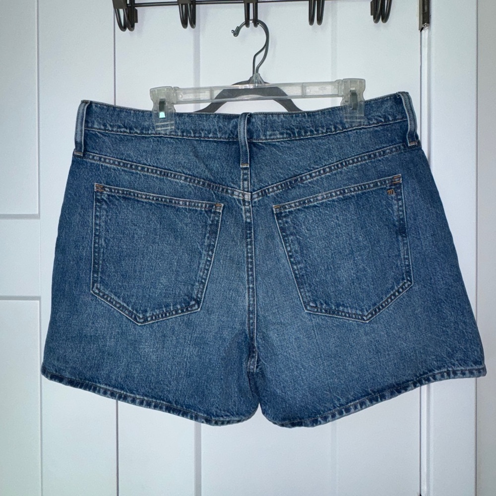 Madewell Relaxed Mid-Length Denim Shorts (31) - Picture 2 of 10